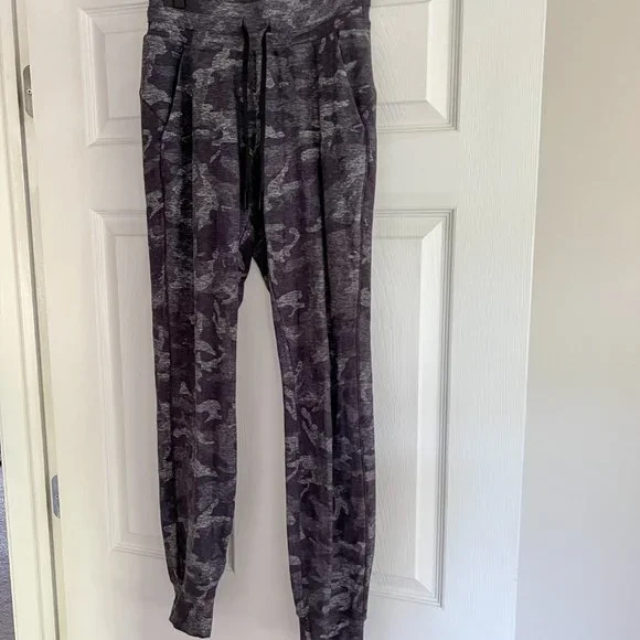 Lululemon | Ready to Rulu Joggers - Picture 3 of 5